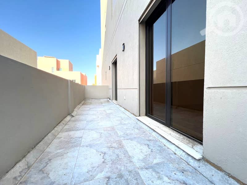 Bayan – new, unfurnished, four bedroom apartment Bayan – new, unfurnished, four bedroom apartment