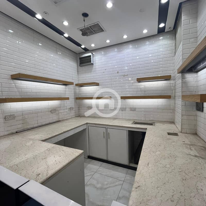 Commercial space with a grace period for rent in Farwaniya.