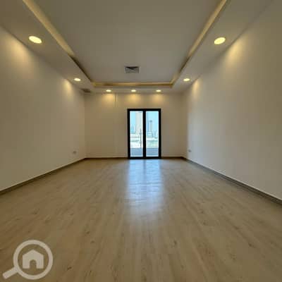 فلیٹ 4 غرف نوم للايجار في عبدالله السالم، مدينة الكويت - Apartment for rent in Abdullah Al-Salem suburb.