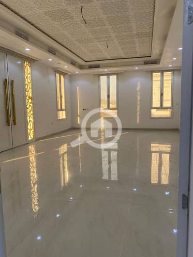 مجمع تجاري  للبيع في ابو حليفة، مدينة الكويت - للبيع عماره في ابو حليفة قطعه 1 مساحه 660 للاستفسار وتساب 96725110