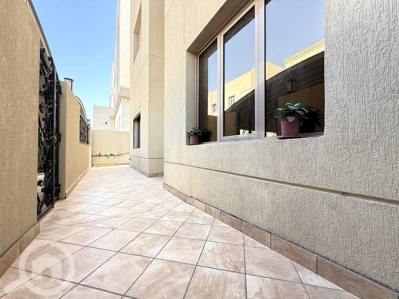 Fnaitees – unfurnished ground floor w/small yard Fnaitees – unfurnished ground floor w/small yard