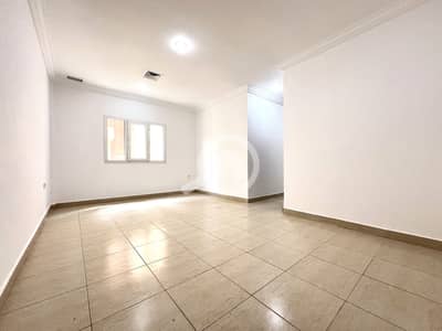 شقة 2 غرفة نوم للايجار في السالمية، مدينة الكويت - Salmiya – nice, clean two bedroom apartment