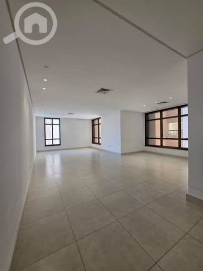 3 Bedroom Flat for Rent in Hawalli, Kuwait City - شقة واسعة وممتازة للإيجار في حولي (175 م²)