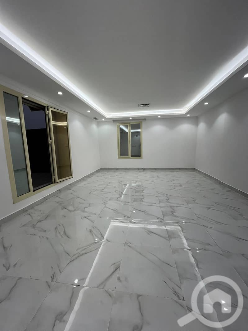 للإيجار شقه الرميثيه مع روف كبير للإيجار شقه الرميثيه مع روف كبير