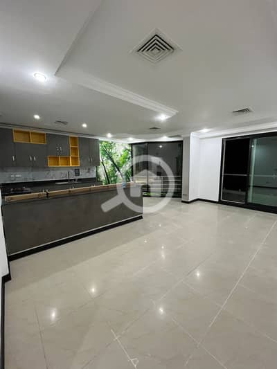 2 Bedroom Flat for Rent in Maidan Hawalli, Kuwait City - للإيجار شقه ميدان حولي طله بحريه بلكونه كبيره