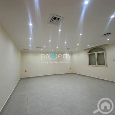 شقة 6 غرف نوم للايجار في حولي، مدينة الكويت - Elegant Duplex with Private Entrance in Messila,Kuwait