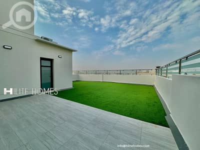 شقة 3 غرف نوم للايجار في الزهراء، مدينة الكويت - Rooftop three bedrooms floor in Zahra