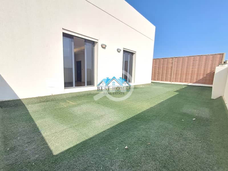 3 Bedrooms Floor with Private Terrace in Nuzha