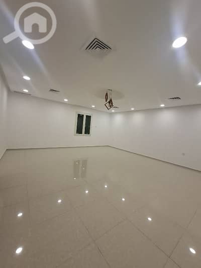 فلیٹ 5 غرف نوم للايجار في الخالدية، مدينة الكويت - للايجار دور بالخالديه موقع مميز جدآ 5 غرف نوم