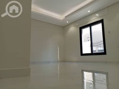 9 Bedroom Villa for Rent in Mubarak Al Abdullah, Kuwait City - للإيجار فيلا VIP في غرب عبدالله المبارك ١٥٠٠ دك أرضي وشقتين