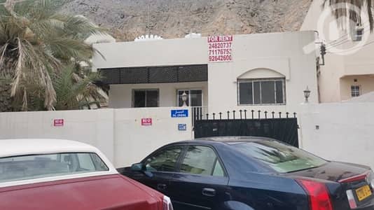 4 Bedroom Villa for Sale in Al Fahaiheel, Kuwait City - بيت للبيع ب 113000 ريال عمانى