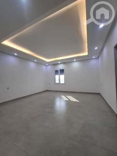 شقة 3 غرف نوم للايجار في بيان، مدينة الكويت - للايجار شقه في بيان دور ثالث مع رووف كبير تشطيب فاخر