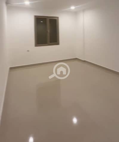 فلیٹ 4 غرف نوم للايجار في سلوى، مدينة الكويت - للايجار شقه في سلوى دور اول مصعد تتكون من 4 غرف نوم صاله مطبخ