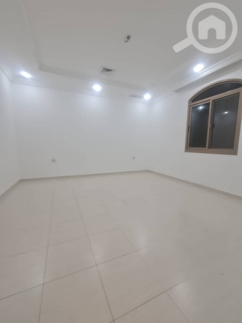 شقة بمساحة دور للايجار في الروضة شقة بمساحة دور للايجار في الروضة