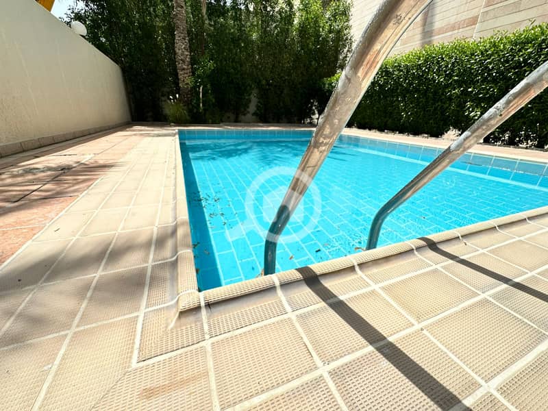 Spacious 3 Bedroom or 4 Bedroom Spacious 3 Bedroom or 4 Bedroom