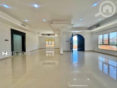 فلیٹ 7 غرف نوم للايجار في العقيلة، مدينة الكويت - Renovated villa For rent in Egaila