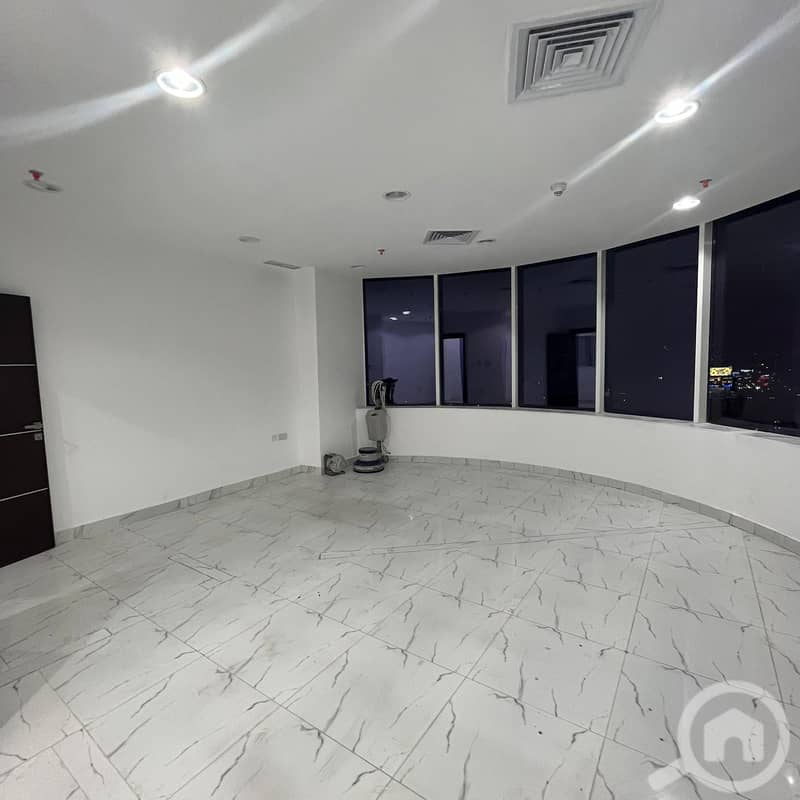 Entire commercial floor for rent in Farwaniya. Entire commercial floor for rent in Farwaniya.