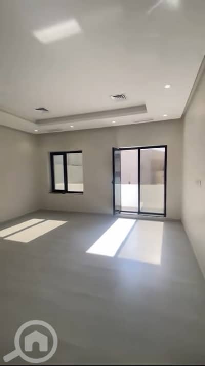 4 Bedroom Apartment for Rent in Al Zahra, Kuwait City - للإيجار شقة في الزهراء 4 غرف مع بلكونة