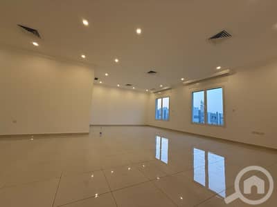 3 Bedroom Flat for Rent in Mubarak Al Abdullah, Kuwait City - للإيجار في غرب مشرف دور أول موردان تشطيب راقي جدا