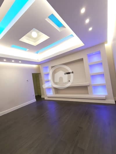 5 Bedroom Apartment for Rent in Abu Fatira, Kuwait City - للإيجار دور تشطيب مميز