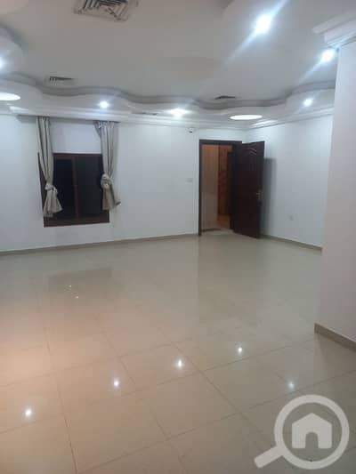 3 Bedroom Apartment for Rent in Mishref, Kuwait City - للايجار شقه من فيلا بمشرف بروحها موقع مميز