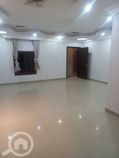 3 Bedroom Flat for Rent in Mishref, Kuwait City - للايجار شقه من فيلا بمشرف مع روف كبير