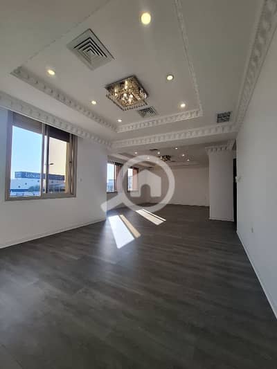 فلیٹ 4 غرف نوم للايجار في الصديق، مدينة الكويت - للايجار دور في الصديق موقع مميز شارع رئيسي تشطيب سوبر ديلوكس