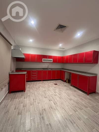 4 Bedroom Flat for Rent in Al Shuhada, Kuwait City - للإيجار دور و ربع