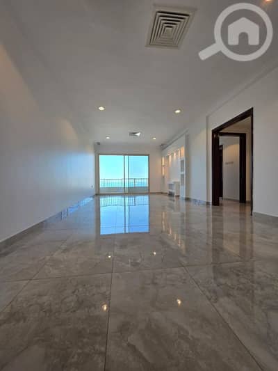 فلیٹ 3 غرف نوم للايجار في السالمية، مدينة الكويت - For Rent: Spacious 3-Bedroom Unfurnished Seaview Apartment in Salmiya