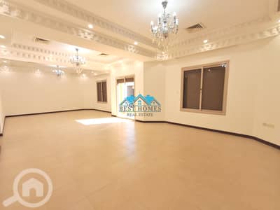 شقة 4 غرف نوم للايجار في الجابرية، مدينة الكويت - Spacious 4 Bedrooms Floor with Balcony in Jabirya
