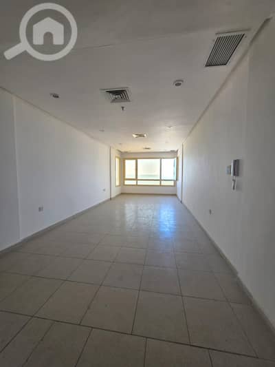 3 Bedroom Apartment for Rent in Al Salmiya, Kuwait City - للايجار شقه بالسالميه اطلاله بحريه