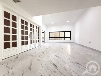 شقة 3 غرف نوم للايجار في السالمية، مدينة الكويت - Salmiya – unfurnished, three bedroom apartment