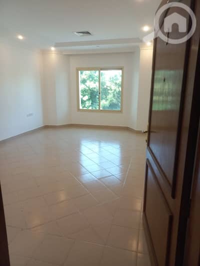 4 Bedroom Apartment for Rent in Salwa, Kuwait City - للايجار دور كامل بسلوي مساحات كبيرة جدا للأجانب مقمين