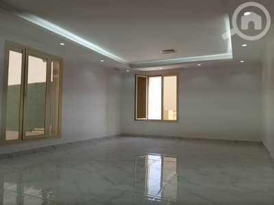 4 Bedroom Villa for Rent in Rumaithiya, Kuwait City - للإيجار دور في الرميثية مع تراث ورووف حوش كبير جدا بالسطح