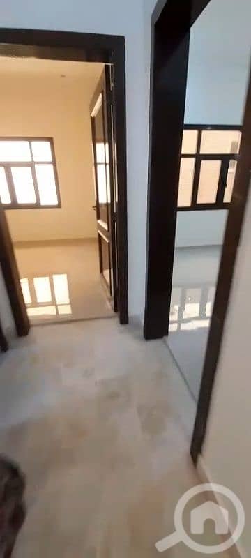 3 Bedroom Flat for Rent in Al Jabriya, Kuwait City - للايجار شقه في الجابريه قطعه 7 الدور الاول موقع مميز شارع رائسي