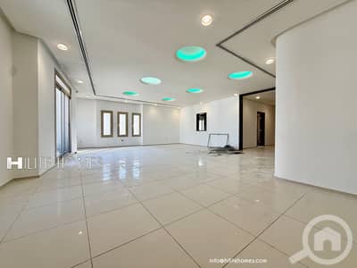 شقة 3 غرف نوم للايجار في سلوى، مدينة الكويت - Three bedroom apartment for rent in Salwa