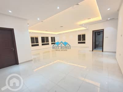 فلیٹ 5 غرف نوم للايجار في الصديق، مدينة الكويت - Spacious 5 Bedrooms Floor in Sadeeq Area