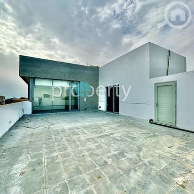 فلیٹ 2 غرفة نوم للايجار في سلوى، مدينة الكويت - Seaview two bedroom apartment with terrace for rent in Salwa, Kuwait