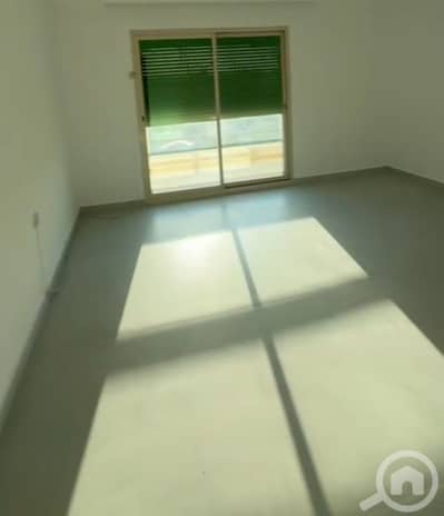 فلیٹ 3 غرف نوم للايجار في سلوى، مدينة الكويت - للايجار شقه في سلوى موقع مميز علي شارع رائيسي دور ثالث