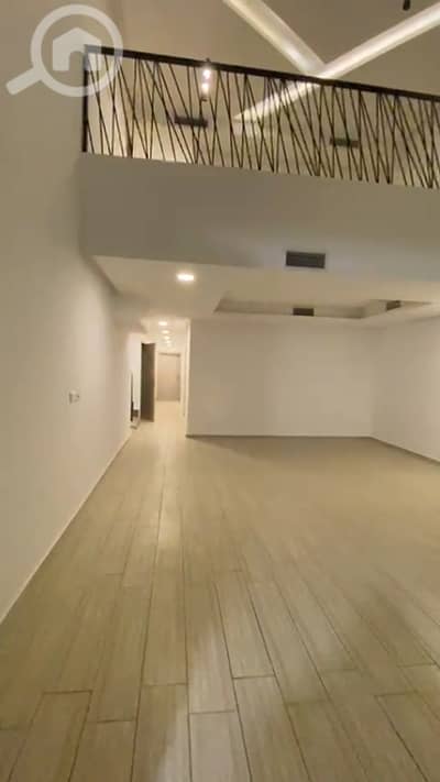 شقة 5 غرف نوم للايجار في الاندلس، مدينة الكويت - لعشاق الفخامة والخصوصية. . شقة "دوبلكس" ديلوكس للإيجار في الأندلس