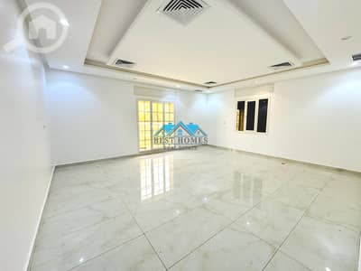 شقة 4 غرف نوم للايجار في مشرف، مدينة الكويت - Four-Bedrooms Floor Apartment with Balcony in Mishref
