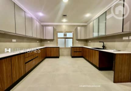 شقة 5 غرف نوم للايجار في الشهداء، مدينة الكويت - Renovated Floor for rent in Shuhada