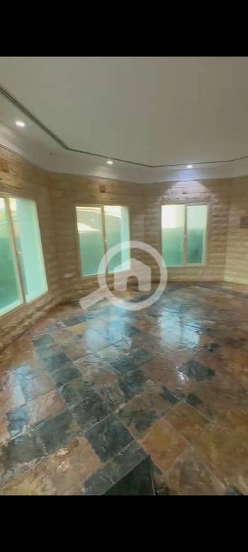 5 Bedroom Villa for Rent in Salwa, Kuwait City - للايجار فيلا في سلوى قطعه 11 موقع مميز تتكون دورين ورف