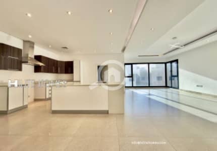 فلیٹ 4 غرف نوم للايجار في فنيطيس، مدينة الكويت - Spacious 4-Bedroom Floor for Rent in Al Funaitis