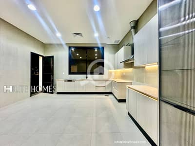 فلیٹ 4 غرف نوم للايجار في ابو فطيرة، مدينة الكويت - Brand new 4-Master bedroom Villa with private pool in Abufathira