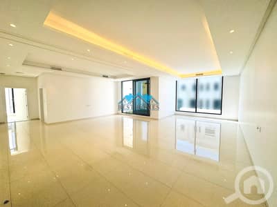 شقة 5 غرف نوم للايجار في فنيطيس، مدينة الكويت - Five Bedrooms Floor Apartment With Balcony in Funaitees