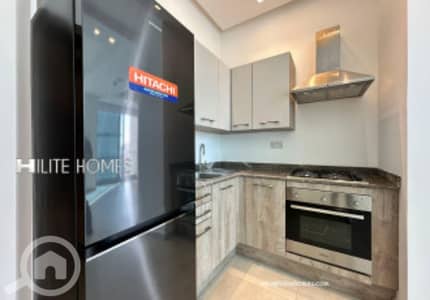 فلیٹ 1 غرفة نوم للايجار في السالمية، مدينة الكويت - Modern one-bedroom apartment in Salmiya with balcony