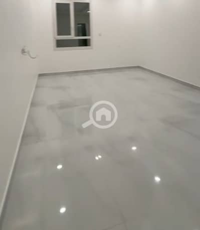 2 Bedroom Villa for Sale in Salwa, Kuwait City - للبيع بيت في سلوي قطعه 8 مدخل ومخرج سهل دورين وربع نظام شقق