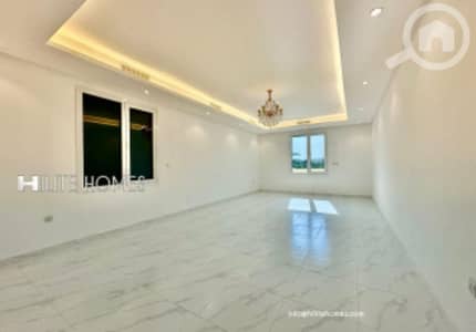 شقة 3 غرف نوم للايجار في سلوى، مدينة الكويت - Three master Bedroom floor for rent in salwa