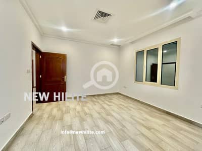 فلیٹ 4 غرف نوم للايجار في مبارك الكبير، مدينة الكويت - Four Master Bedroom Floor Apartment for Rent in Massayel